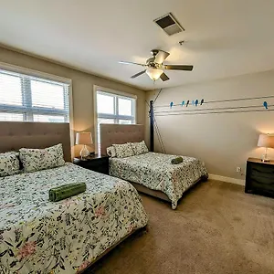 The Celebrity - Free Parking, Central, Vanderbilt Apartment